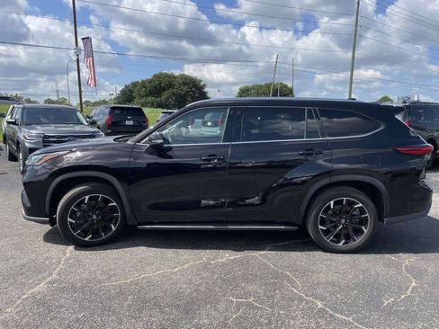 Used 2021 Toyota Highlander Limited FWD image 6