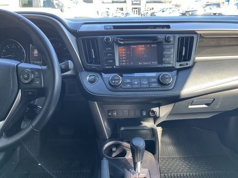 Used 2018 Toyota RAV4 XLE image 29