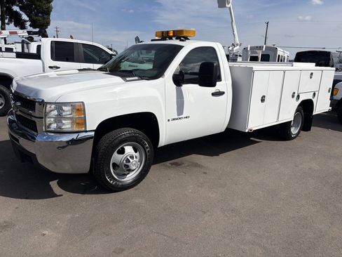 Used 2009 Chevrolet Silverado 3500 W/T RWD image 3