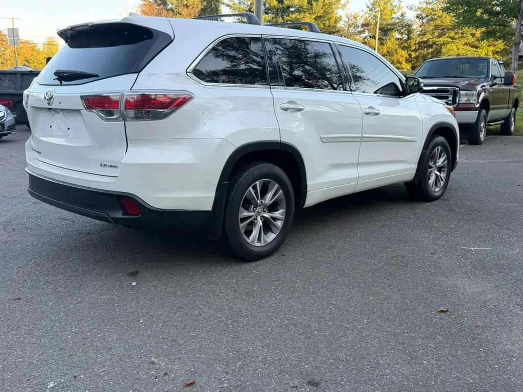 Used 2015 Toyota Highlander Plus AWD/4WD image 6