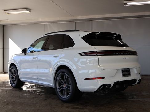 New 2025 Porsche Cayenne image 3