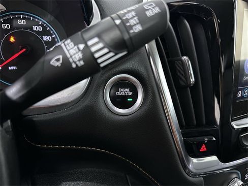 Used 2021 Chevrolet Traverse LT image 17