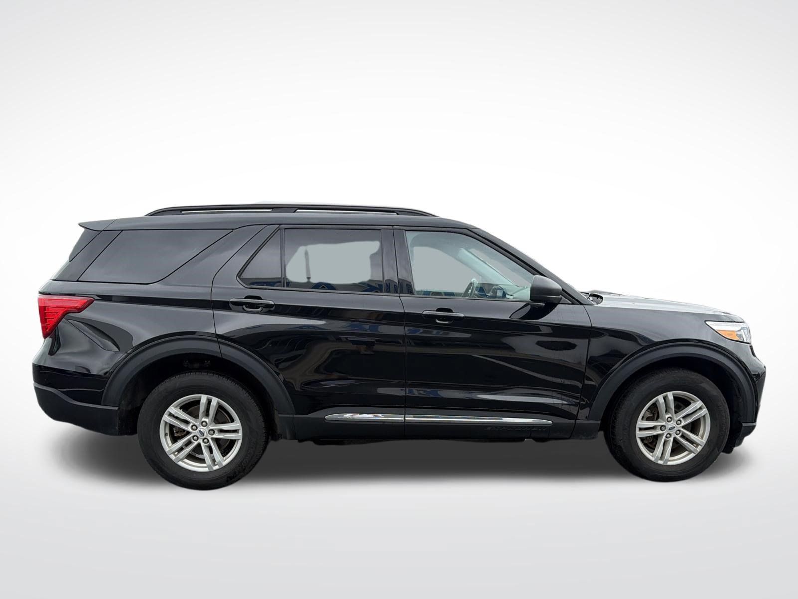 Used 2024 Ford Explorer XLT w/ Equipment Group 202A AWD/4WD image 7