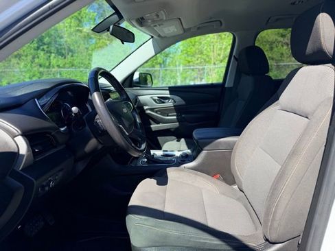 Used 2019 Chevrolet Traverse LT FWD image 6