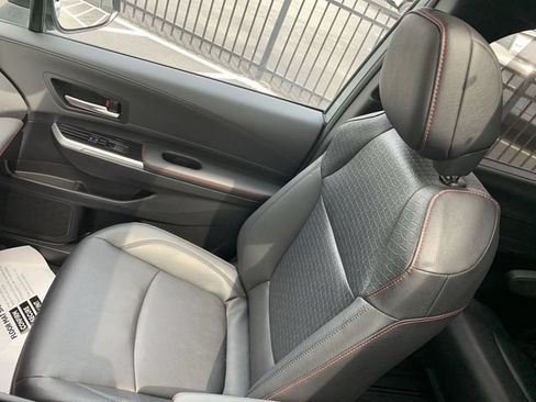 Used 2025 Toyota Sienna XSE FWD image 31