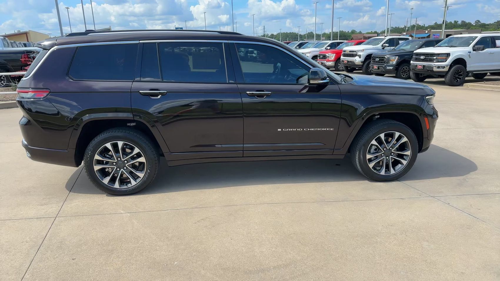Used 2022 Jeep Grand Cherokee L Overland AWD/4WD image 2