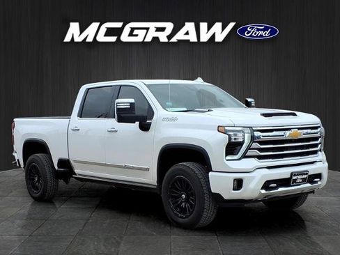 Used 2024 Chevrolet Silverado 2500 High Country w/ High Country Premium Package AWD/4WD image 5