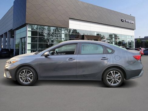 Used 2023 Kia Forte LXS image 3