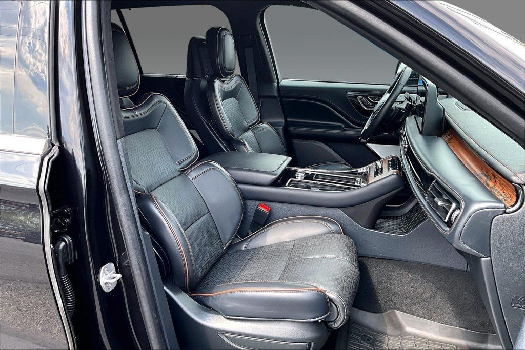 Used 2025 Lincoln Aviator Black Label AWD/4WD image 4