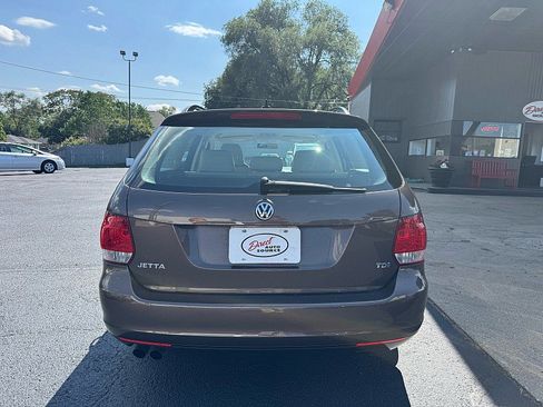 Used 2011 Volkswagen Jetta TDI FWD image 6