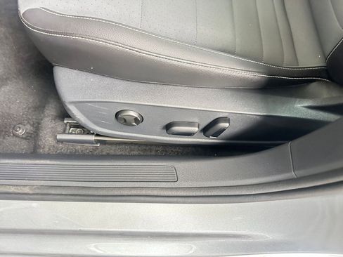 Used 2025 Volkswagen Jetta SE image 23