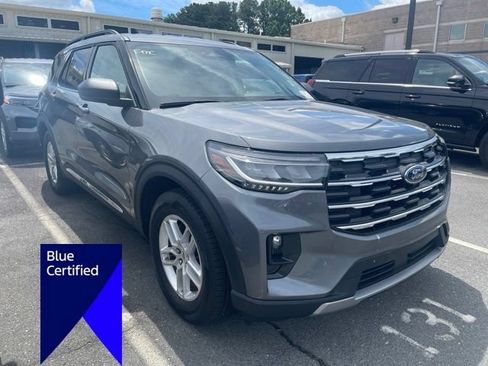 Certified 2025 Ford Explorer Active w/ Active Comfort Package RWD image 3