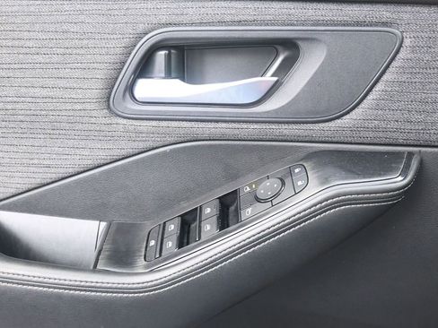 Used 2023 Nissan Rogue SV image 13