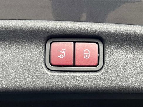 Used 2023 Mercedes-Benz C 300 4MATIC Sedan image 11