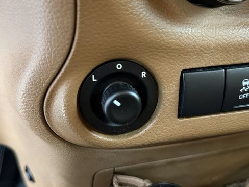 Used 2014 Jeep Wrangler Unlimited Sahara w/ Connectivity Group AWD/4WD image 26