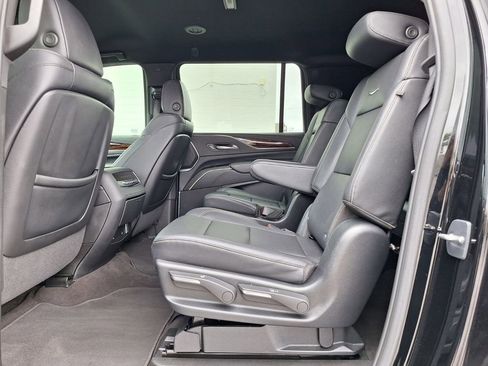 Used 2023 Cadillac Escalade ESV Luxury RWD image 11