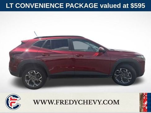 Used 2025 Chevrolet Trax LT w/ Driver Confidence Package FWD image 4