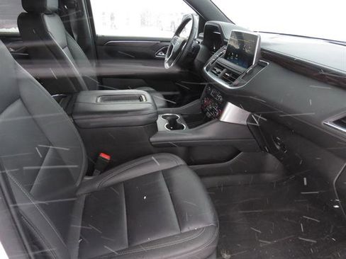 Used 2024 Chevrolet Suburban Z71 image 11
