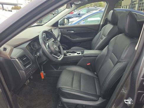 Used 2023 Nissan Rogue SV w/ SV Premium B Package image 7