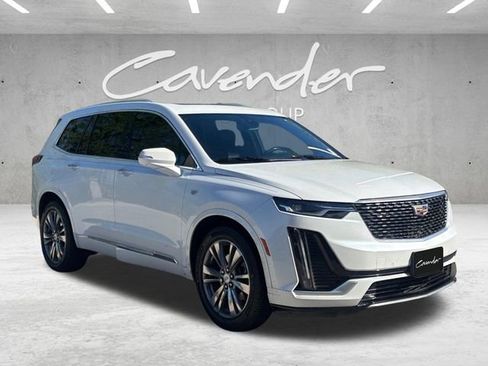Used 2022 Cadillac XT6 Premium Luxury FWD image 2