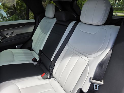 New 2026 Land Rover Range Rover Sport Dynamic SE AWD/4WD image 14