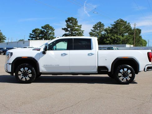 Used 2024 GMC Sierra 2500 Denali w/ Denali Reserve Package AWD/4WD image 3