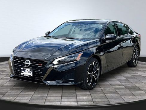 Used 2025 Nissan Altima 2.5 SR w/ SR Premium Package FWD image 1