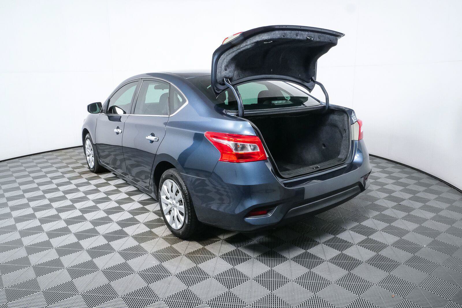 Used 2017 Nissan Sentra SV FWD image 23