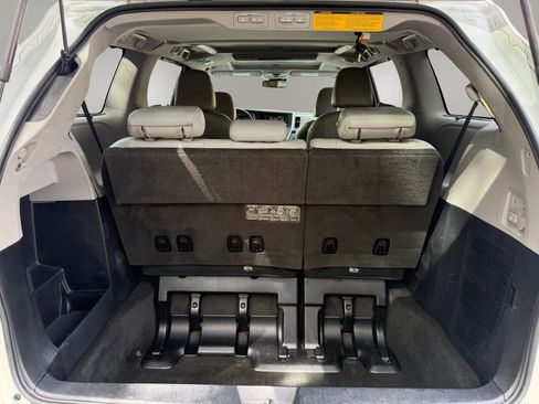 Used 2018 Toyota Sienna Limited Premium image 10