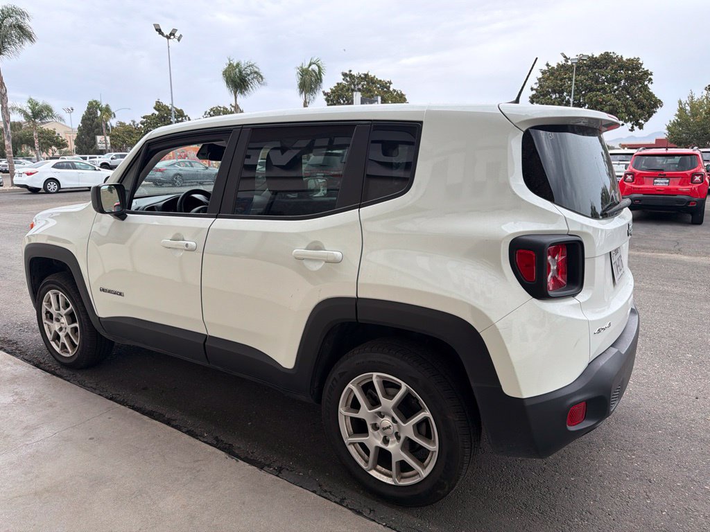 Used 2023 Jeep Renegade Latitude AWD/4WD image 3
