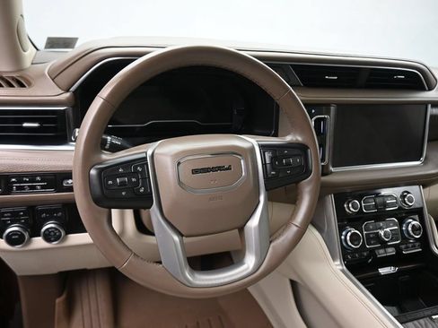 Used 2023 GMC Yukon XL Denali AWD/4WD image 15