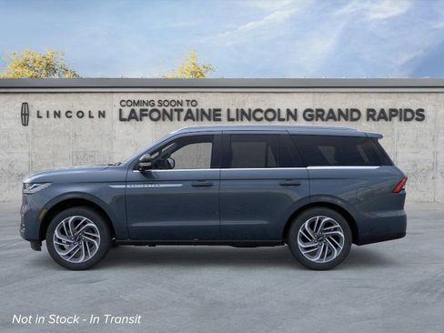 New 2026 Lincoln Navigator Reserve image 3