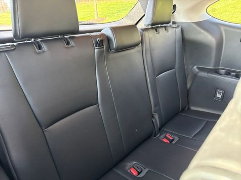 Used 2023 Toyota Highlander XLE image 16