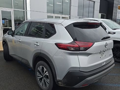Used 2023 Nissan Rogue SV image 3