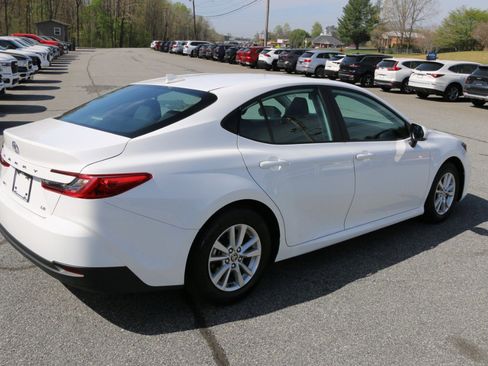 Used 2025 Toyota Camry LE image 8