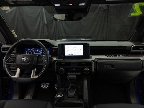 Used 2025 Toyota Tacoma TRD Sport AWD/4WD image 19