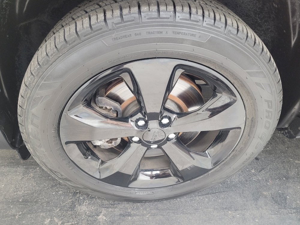 Used 2019 Jeep Cherokee Latitude Plus FWD image 31