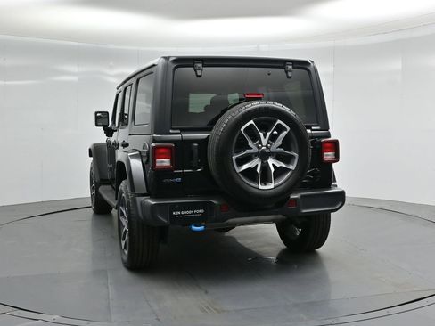 Used 2024 Jeep Wrangler Unlimited image 25