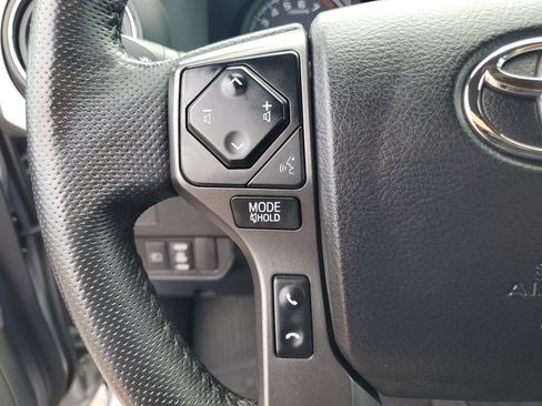 Used 2021 Toyota Tacoma TRD Off-Road AWD/4WD image 11