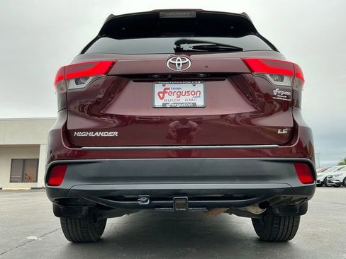 Used 2019 Toyota Highlander Plus w/ Carpet Mat Package (TMS) FWD image 17