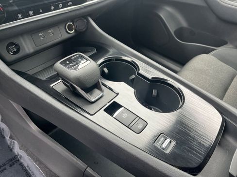 Used 2025 Nissan Rogue SV image 37