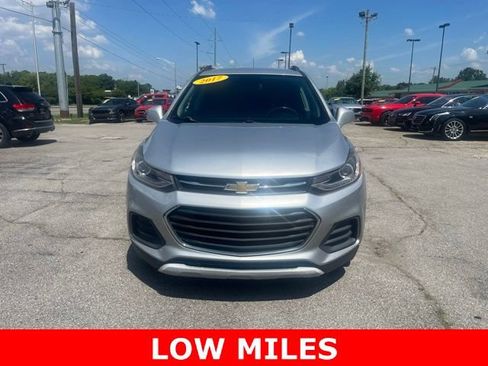 Used 2017 Chevrolet Trax LT w/ Driver Confidence Package FWD image 2