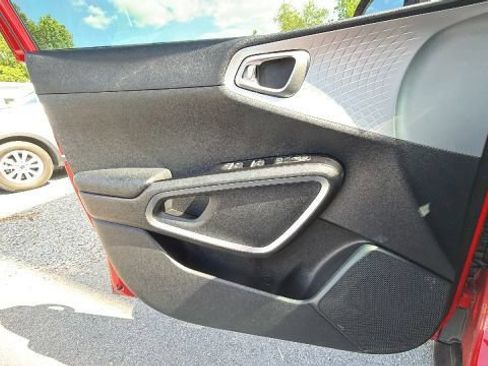 Used 2021 Kia Soul LX FWD image 12