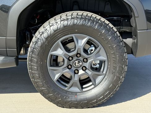 New 2026 Lexus GX 550 AWD/4WD image 16