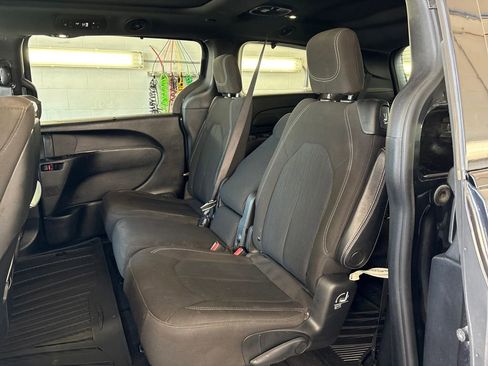 Used 2020 Chrysler Pacifica Touring w/ Advanced Safetytec Group image 27