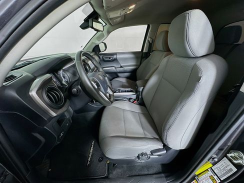 Used 2018 Toyota Tacoma SR5 image 13
