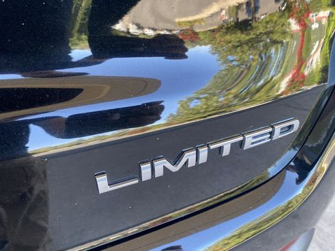 Used 2018 Jeep Compass Limited w/ Safe & Security Group AWD/4WD image 30