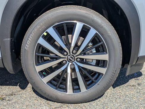 New 2025 Nissan Pathfinder Platinum image 10