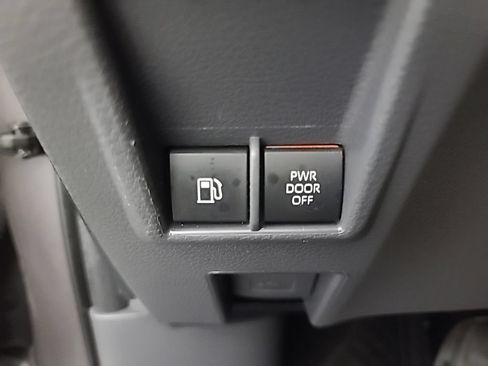 Used 2024 Toyota Sienna LE AWD/4WD image 32