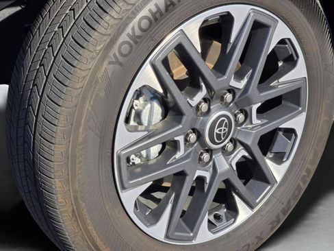 Used 2024 Toyota Tundra Limited AWD/4WD image 28